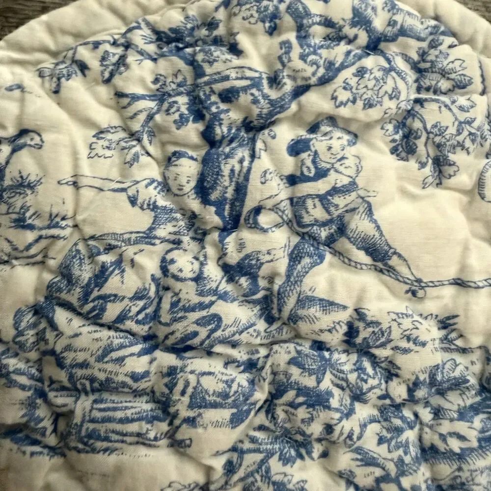 Klass Systems Blue White Toile Quilted Throw 48x58 Scalloped French Country EUC